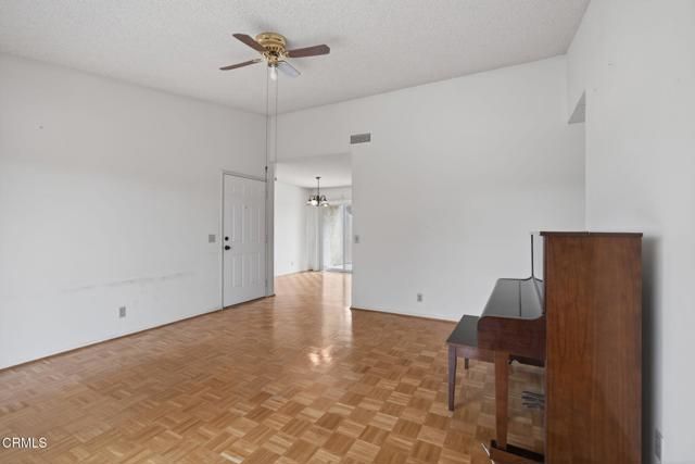 176 Fashion Park Place, Oxnard, CA 93033