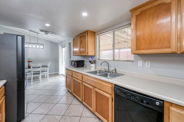 983 Church Avenue, Sanger, CA 93657