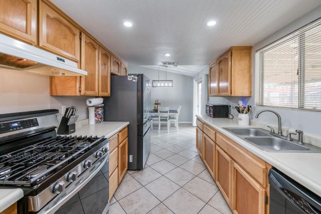 983 Church Avenue, Sanger, CA 93657