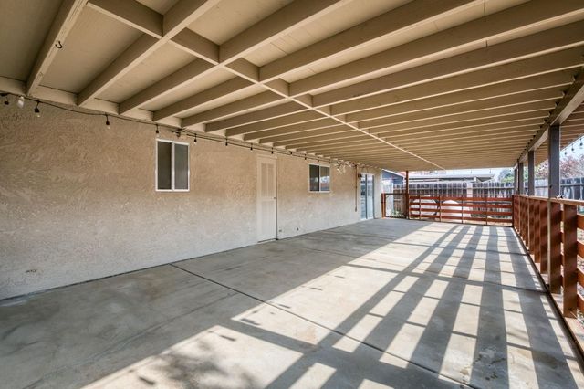 983 Church Avenue, Sanger, CA 93657