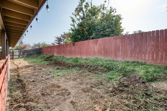 983 Church Avenue, Sanger, CA 93657