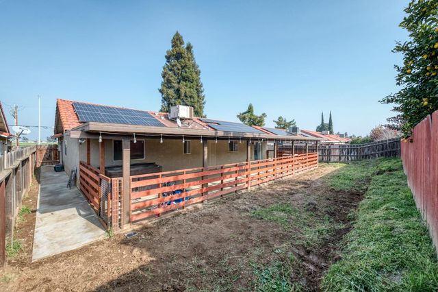 983 Church Avenue, Sanger, CA 93657