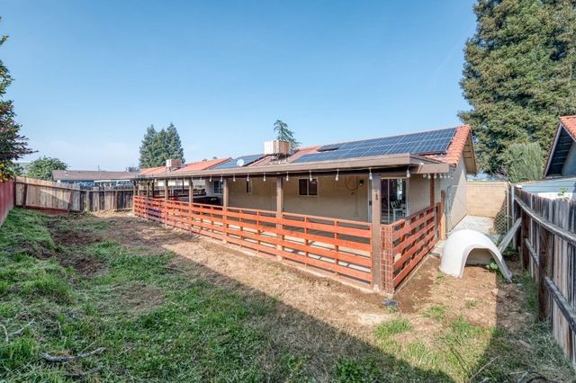 983 Church Avenue, Sanger, CA 93657