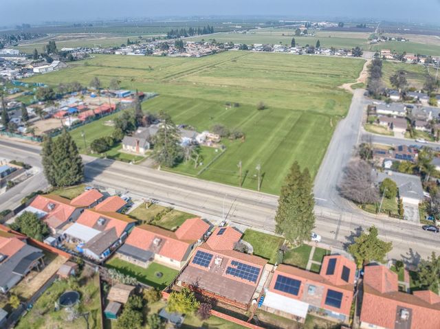 983 Church Avenue, Sanger, CA 93657