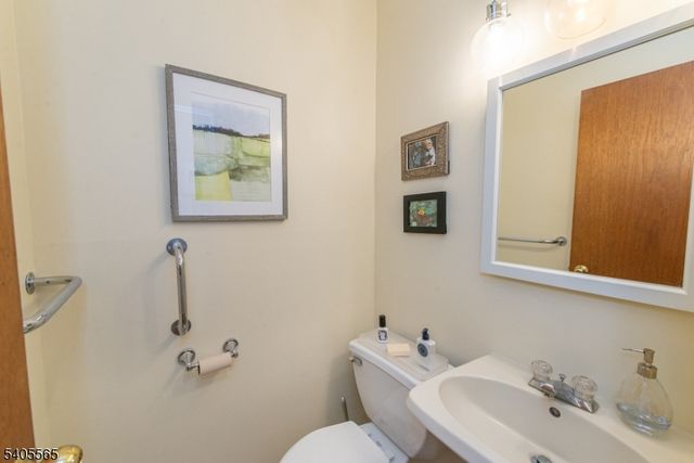 77 Moraine Rd, Parsippany-troy Hills Twp., NJ 07950