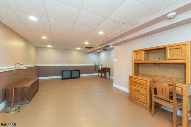 77 Moraine Rd, Parsippany-troy Hills Twp., NJ 07950