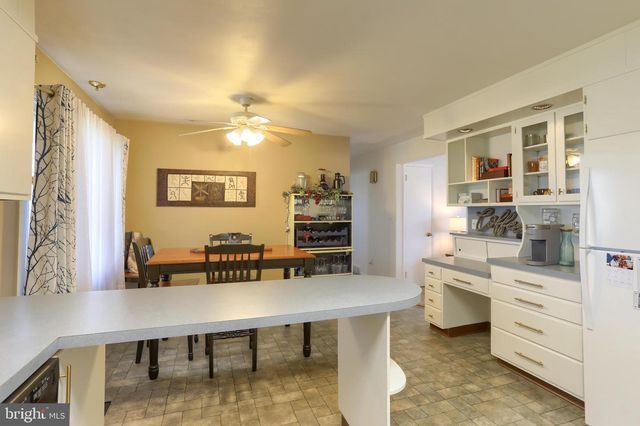 811 E CANAL ST, Lebanon, PA 17046