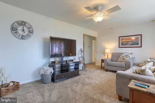 811 E CANAL ST, Lebanon, PA 17046
