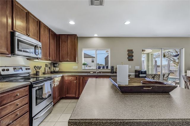 1422 NE 9th TER, Cape Coral, FL 33909