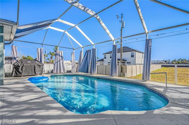 1422 NE 9th TER, Cape Coral, FL 33909