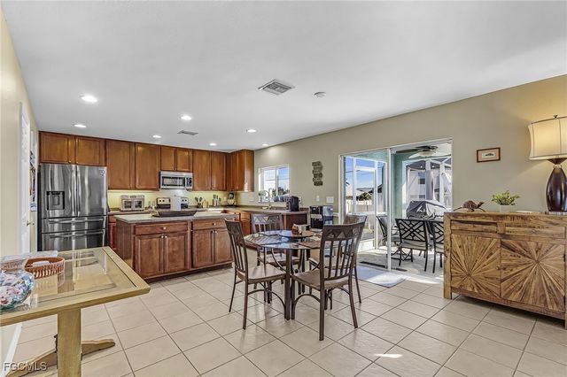 1422 NE 9th TER, Cape Coral, FL 33909
