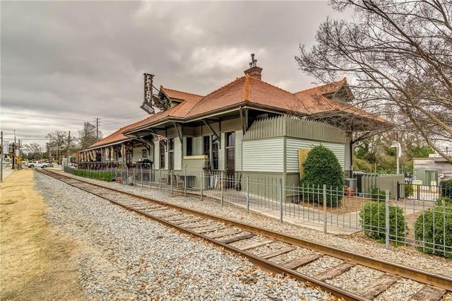 1104 Thomas Street, Woodstock, GA 30188