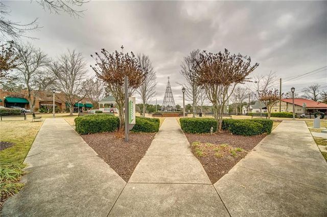 1104 Thomas Street, Woodstock, GA 30188