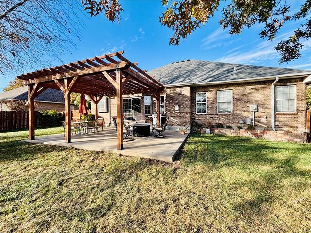 706 Opera House Lane, Odessa, MO 64076