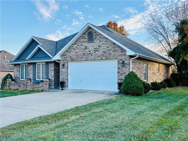 706 Opera House Lane, Odessa, MO 64076