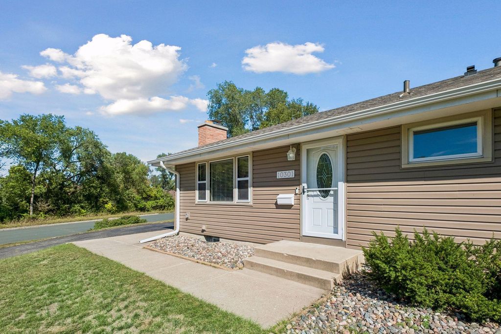 10301 Vincent Avenue S, Bloomington, MN 55431 — photo 2