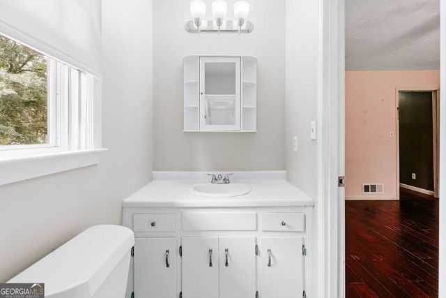 697 Bedford Drive, Hull, GA 30646