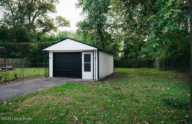3524 Algonquin Pkwy, Louisville, KY 40211