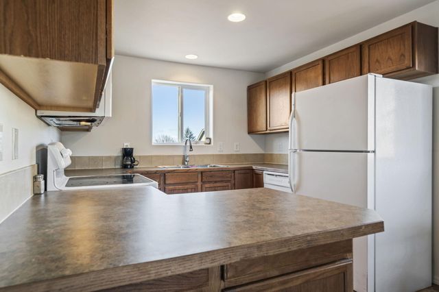 2527 NE 5th Street, Redmond, OR 97756