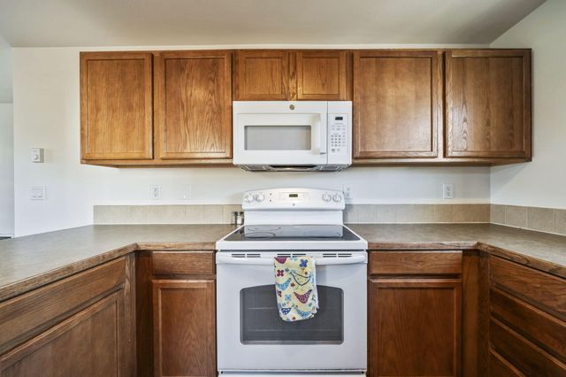 2527 NE 5th Street, Redmond, OR 97756