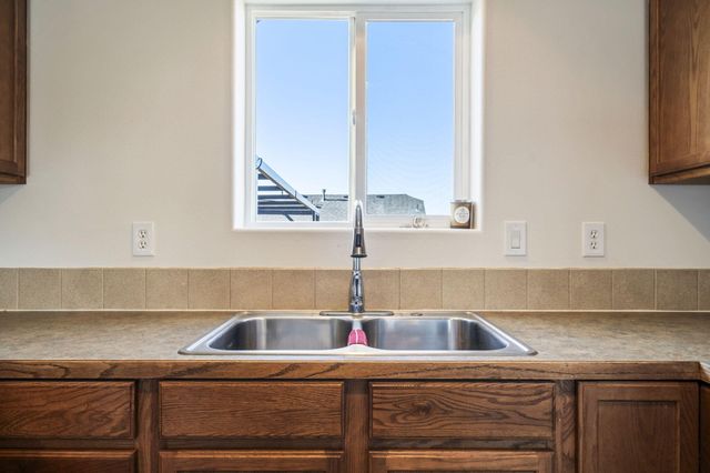 2527 NE 5th Street, Redmond, OR 97756