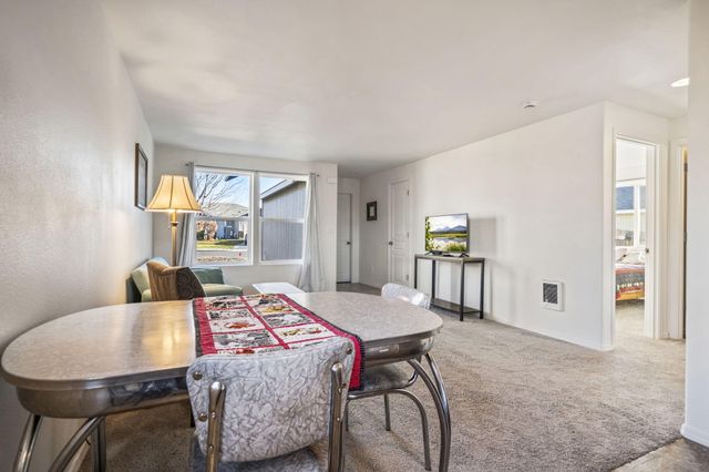 2527 NE 5th Street, Redmond, OR 97756