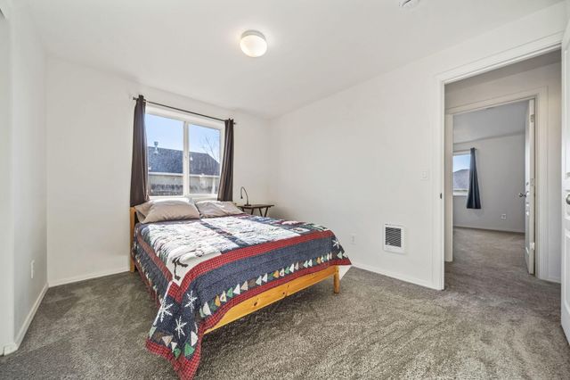 2527 NE 5th Street, Redmond, OR 97756