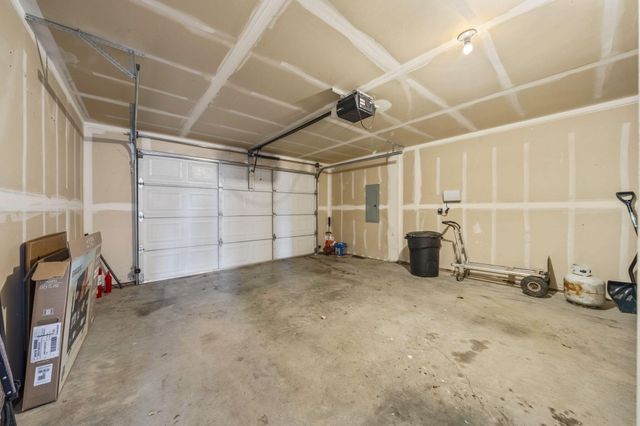 2527 NE 5th Street, Redmond, OR 97756