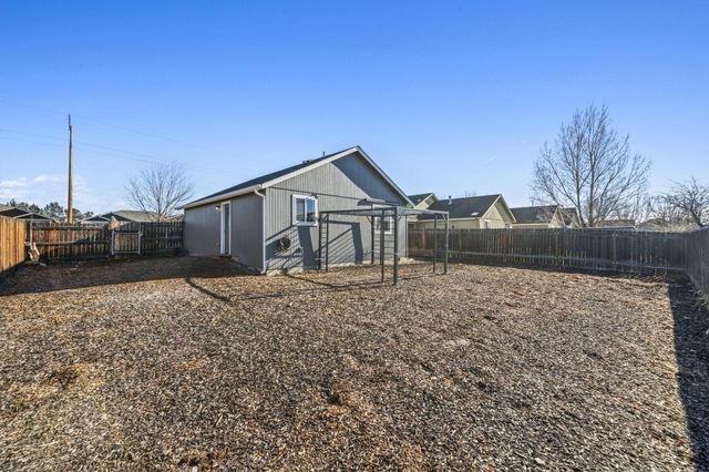 2527 NE 5th Street, Redmond, OR 97756