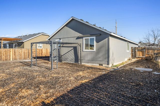 2527 NE 5th Street, Redmond, OR 97756