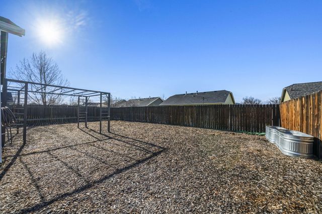 2527 NE 5th Street, Redmond, OR 97756