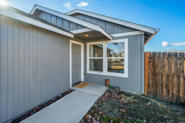 2527 NE 5th Street, Redmond, OR 97756