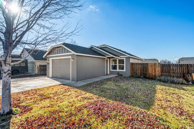 2527 NE 5th Street, Redmond, OR 97756