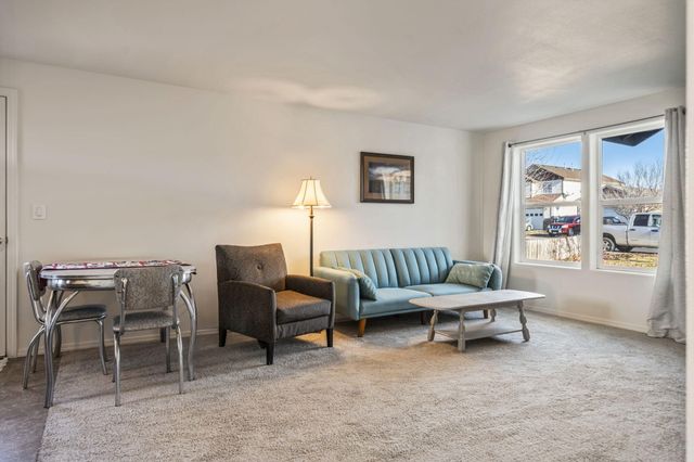 2527 NE 5th Street, Redmond, OR 97756