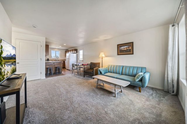 2527 NE 5th Street, Redmond, OR 97756