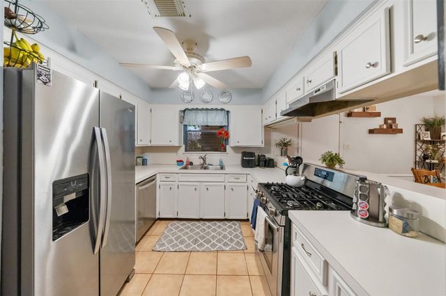 2718 Longleaf Pines Drive, Kingwood, TX 77339