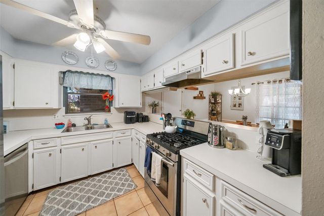 2718 Longleaf Pines Drive, Kingwood, TX 77339