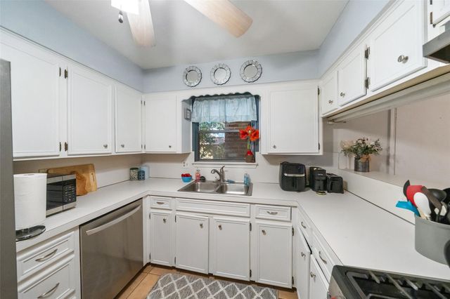 2718 Longleaf Pines Drive, Kingwood, TX 77339