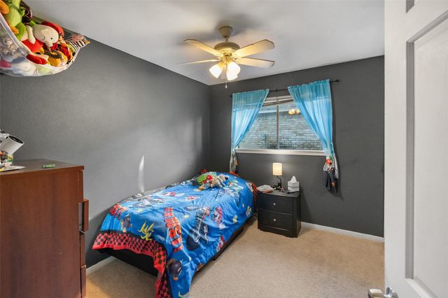 2718 Longleaf Pines Drive, Kingwood, TX 77339