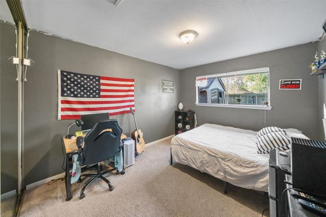 2718 Longleaf Pines Drive, Kingwood, TX 77339