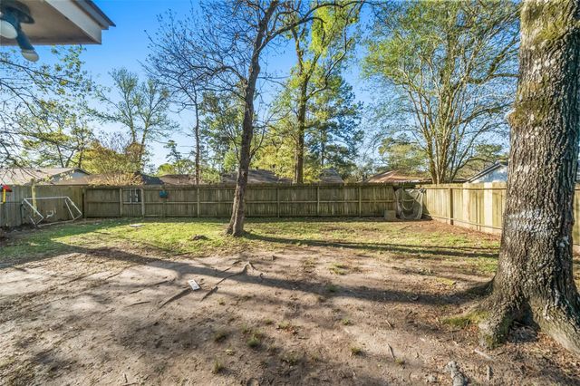 2718 Longleaf Pines Drive, Kingwood, TX 77339