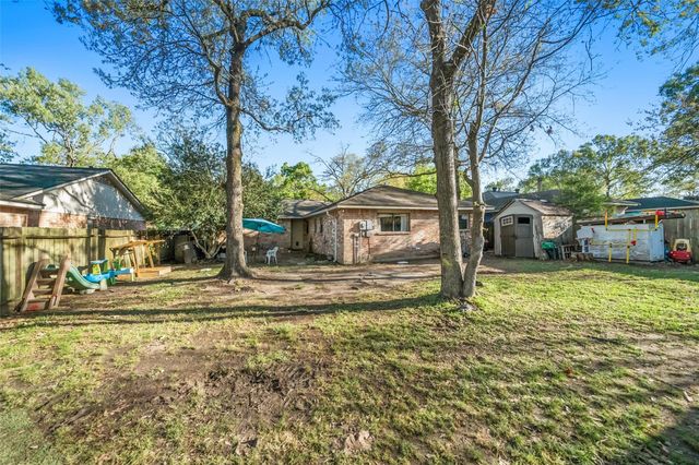 2718 Longleaf Pines Drive, Kingwood, TX 77339