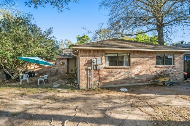 2718 Longleaf Pines Drive, Kingwood, TX 77339