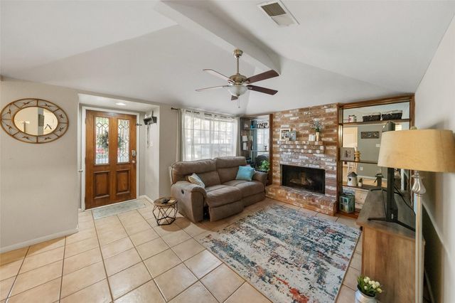 2718 Longleaf Pines Drive, Kingwood, TX 77339