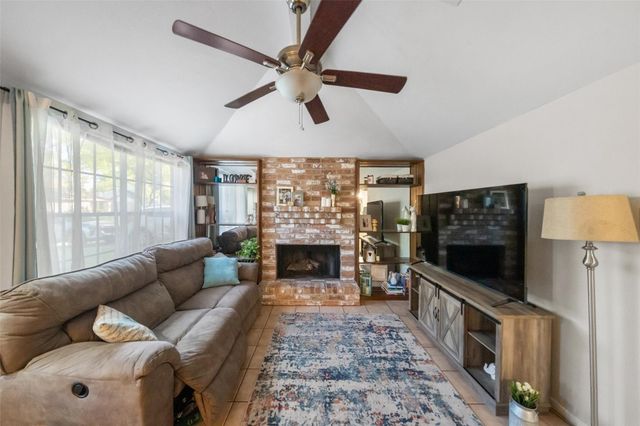 2718 Longleaf Pines Drive, Kingwood, TX 77339