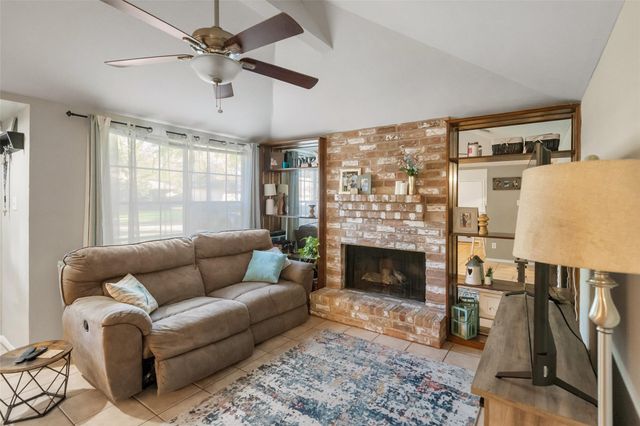 2718 Longleaf Pines Drive, Kingwood, TX 77339