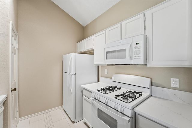 623 E Country Grove Circle, Pearland, TX 77584