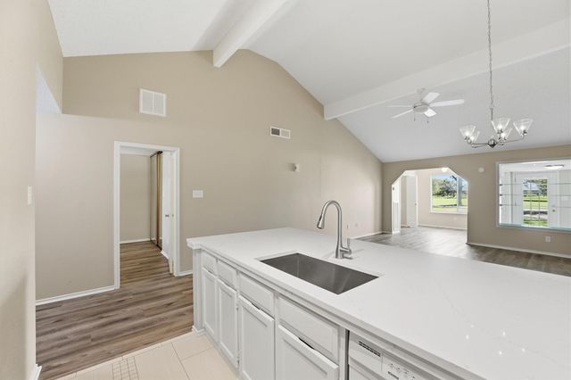 623 E Country Grove Circle, Pearland, TX 77584