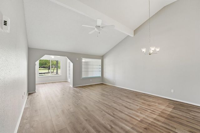 623 E Country Grove Circle, Pearland, TX 77584