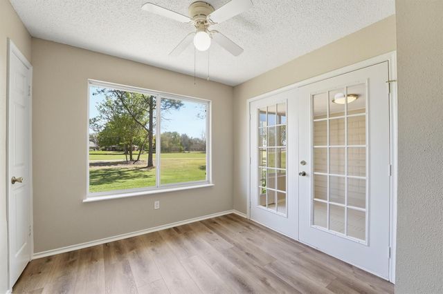 623 E Country Grove Circle, Pearland, TX 77584